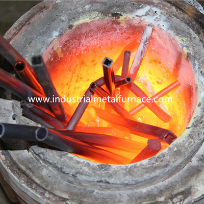 झुकाना 70KW आयरन मेल्टिंग इंडक्शन फर्नेस 25kg आयरन टील शेल मेल्टिंग फर्नेस